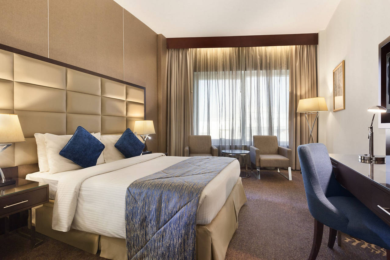 1 Queen Bed Room