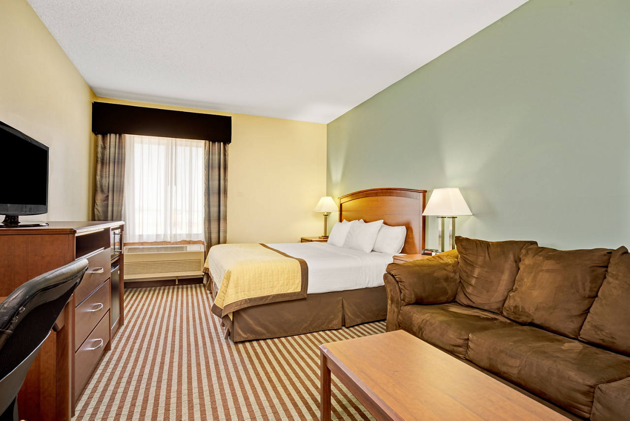 1 Queen Bed Room