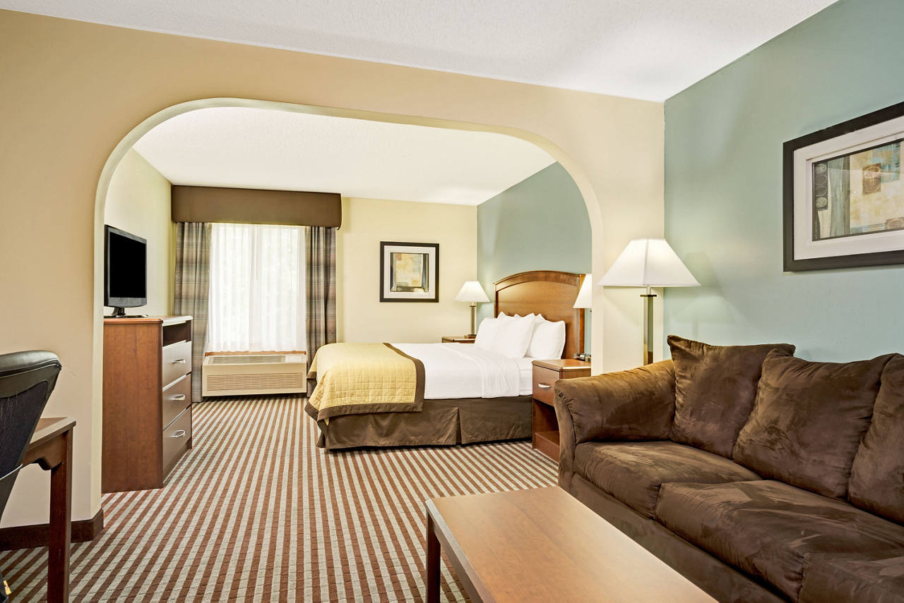 1 King Bed Suite