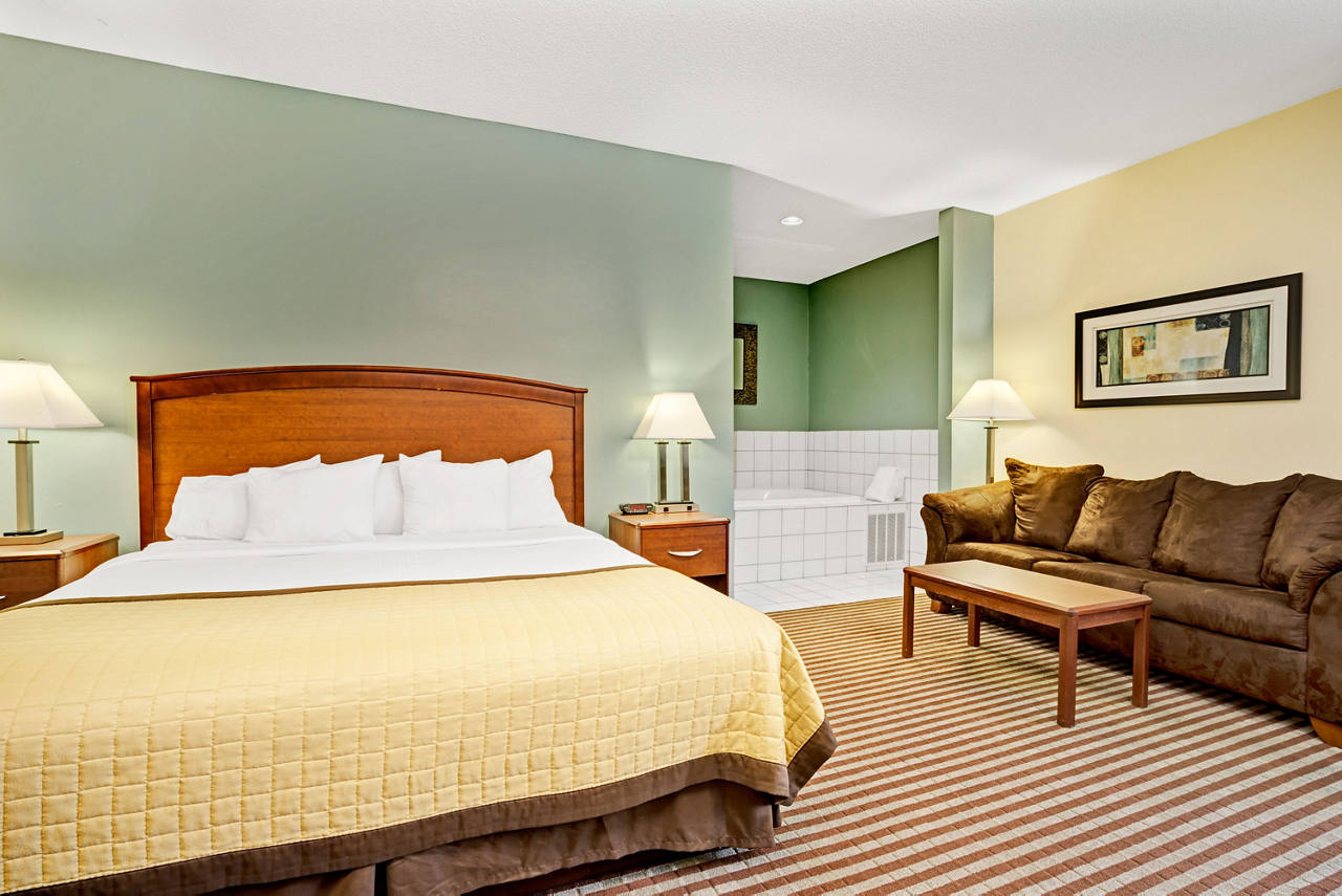 1 King Bed Jacuzzi Suite