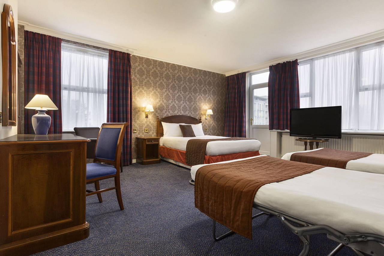 1 Double 2 Single Bed Room