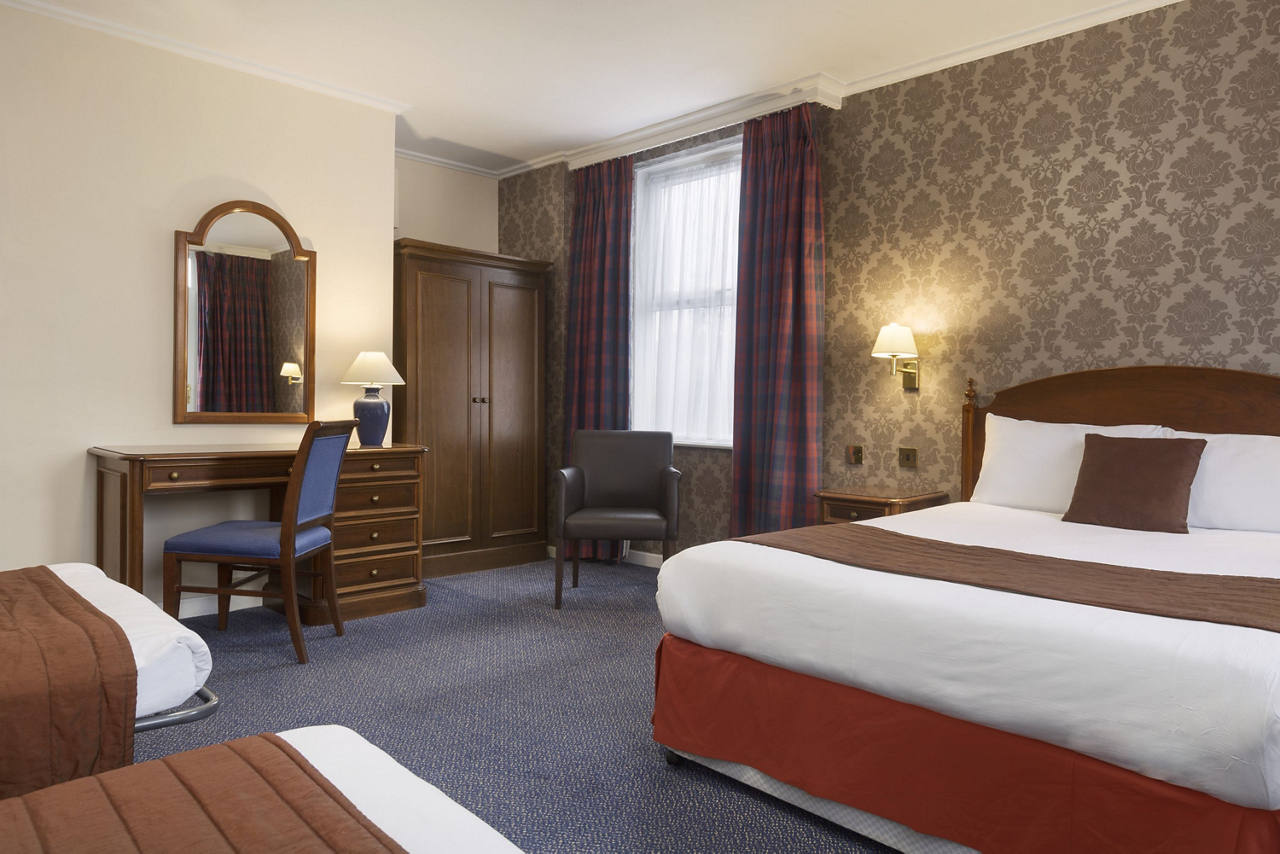 1 Double 2 Single Bed Room
