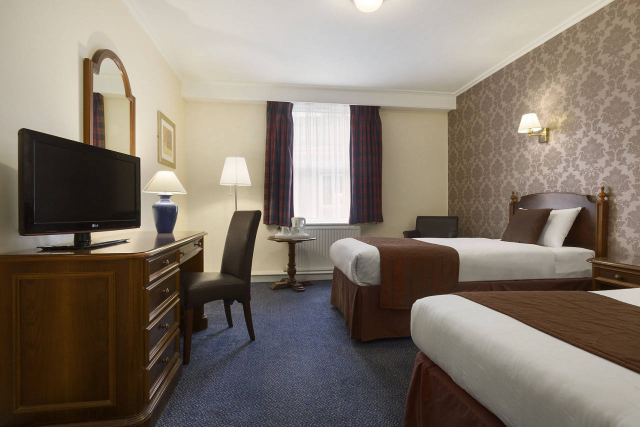 2 Single Twin Bed Room