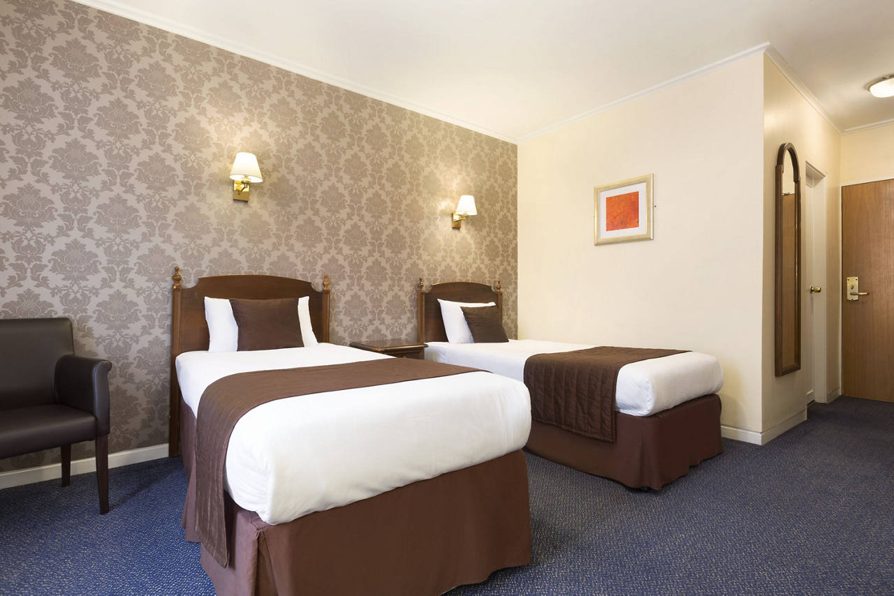 2 Single Twin Bed Room