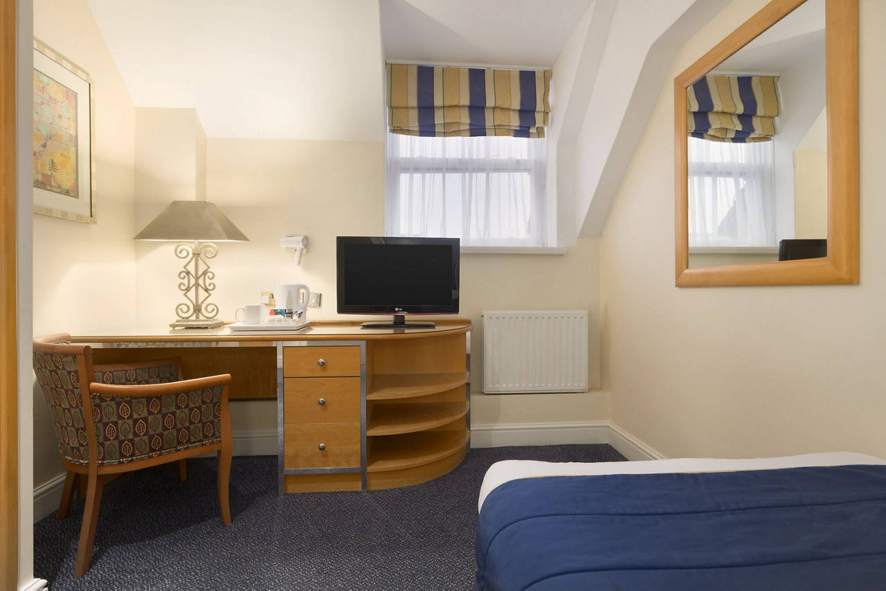1 Single Bed Room