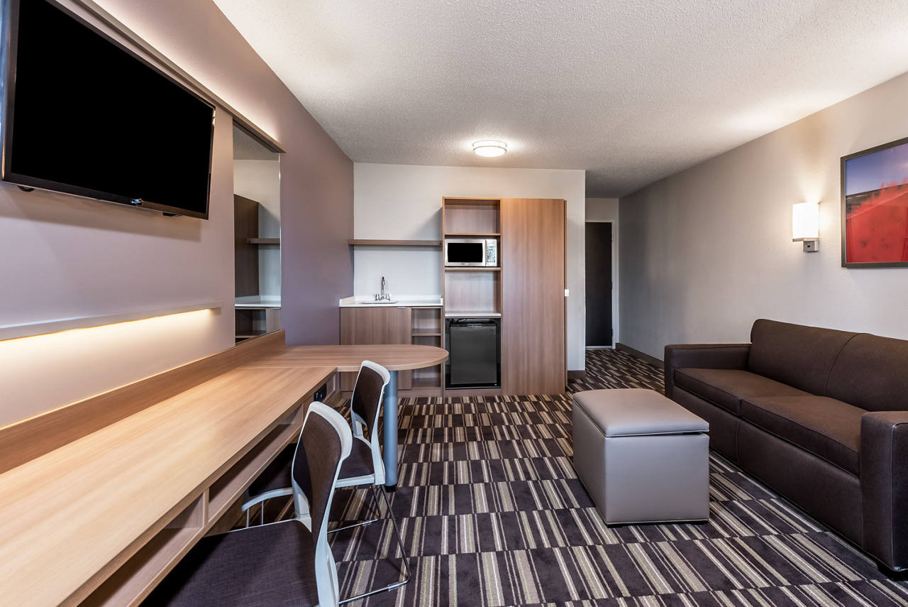 1 Queen Bed Suite