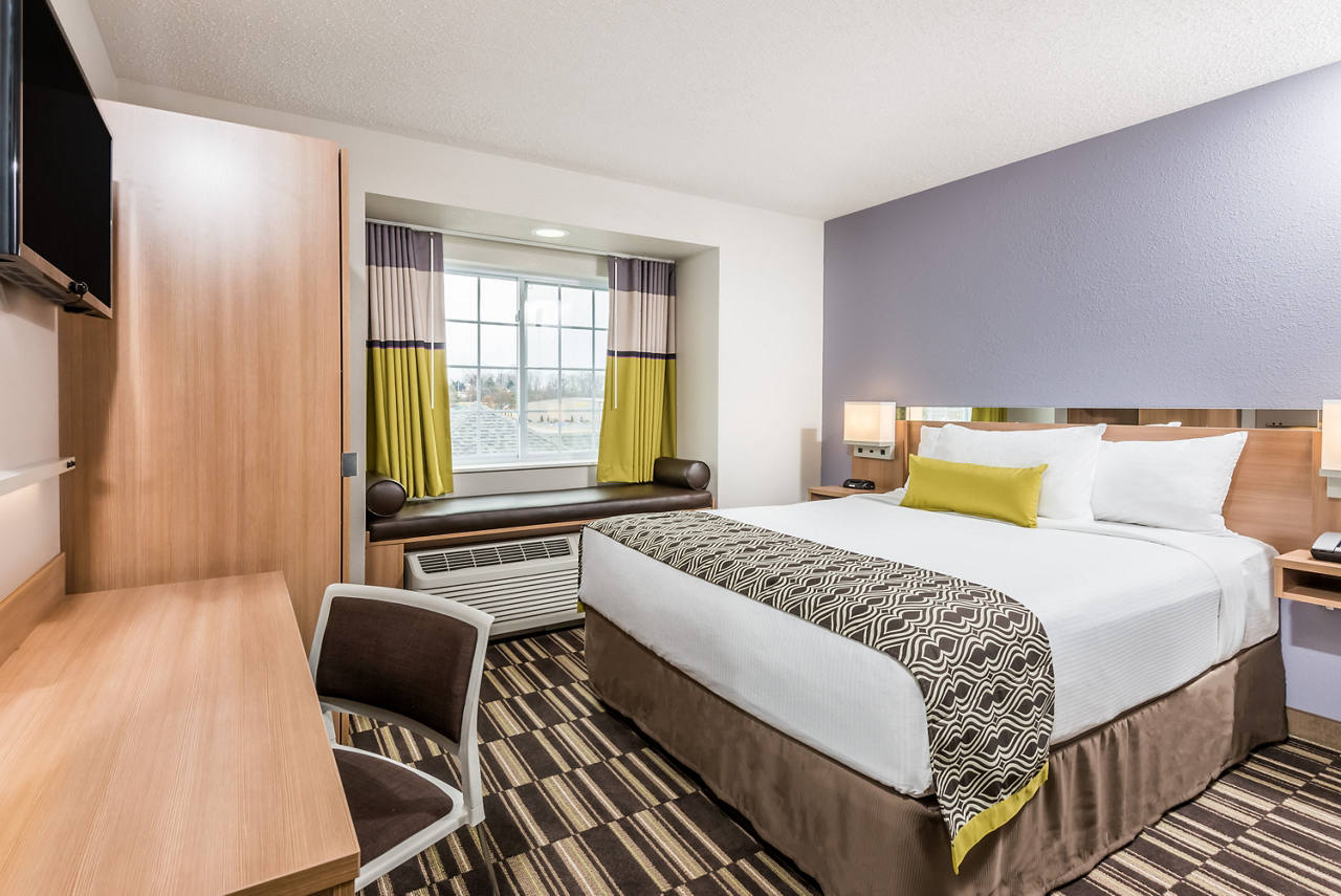 1 Queen Bed Suite