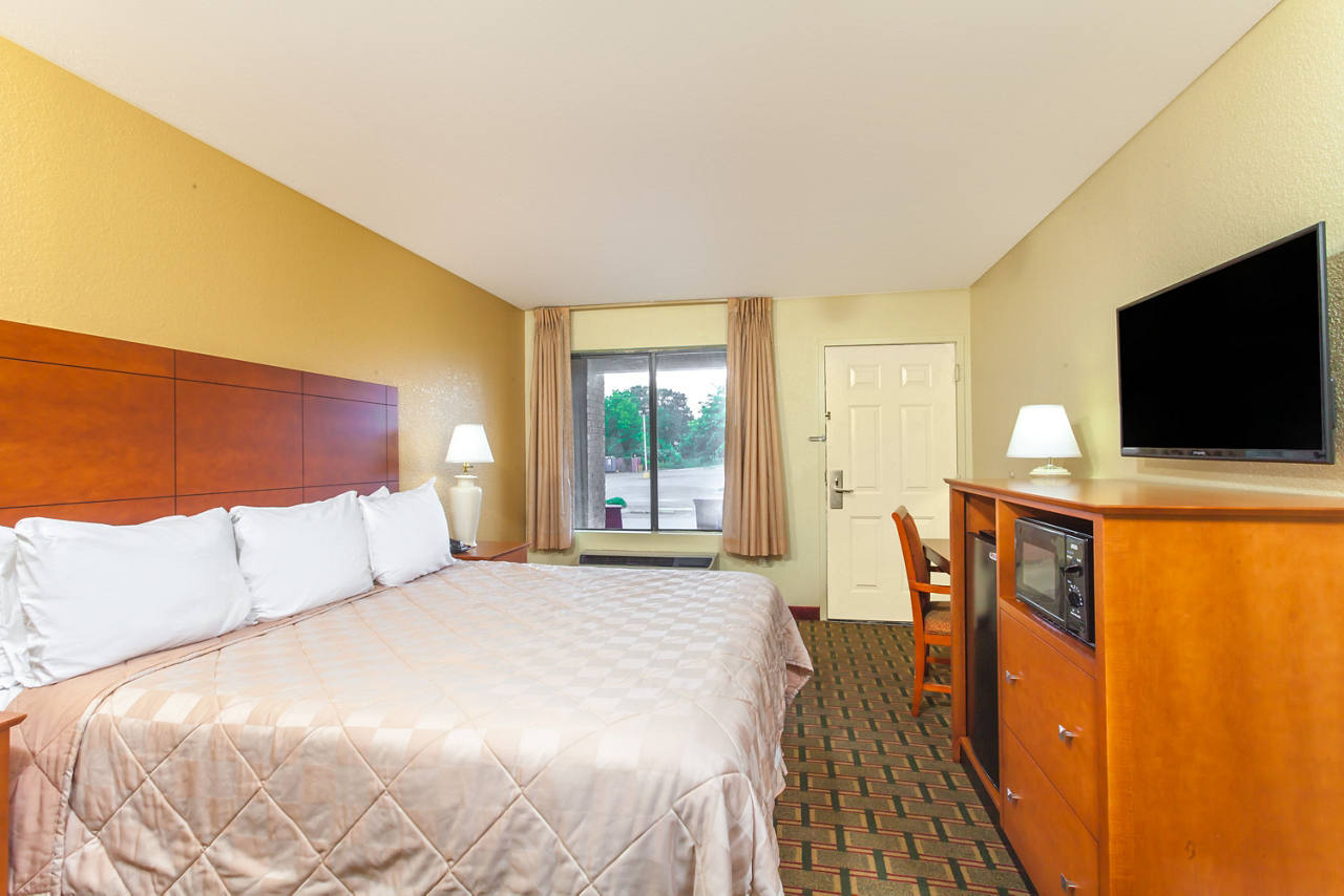 1 King Bed Room