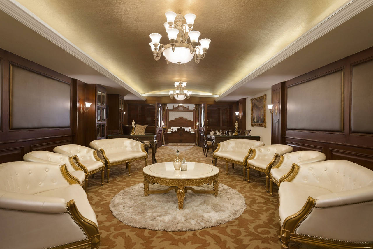 1 King Bed Presidential Suite