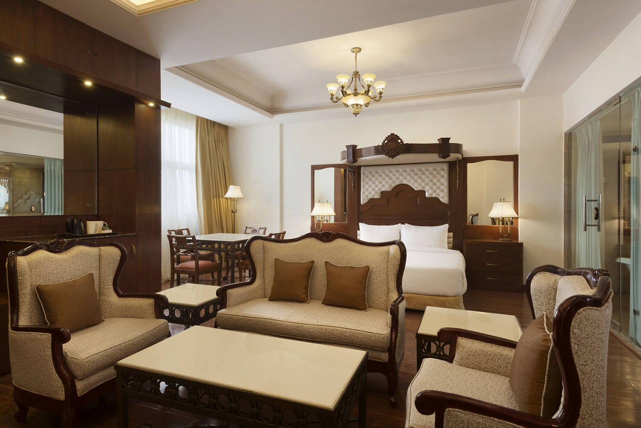 1 King Bed Luxury Suite