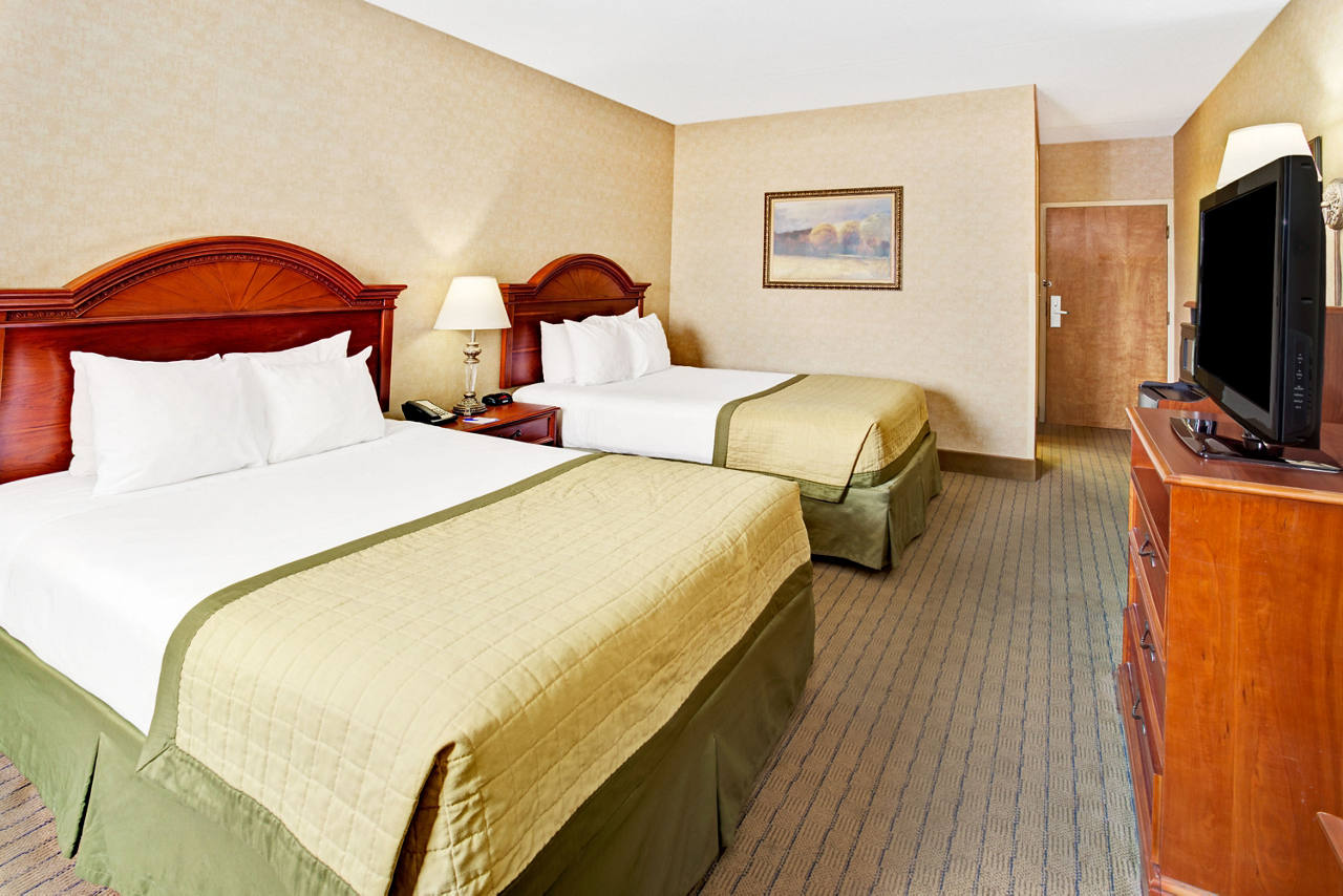 2 Queen Bed Room