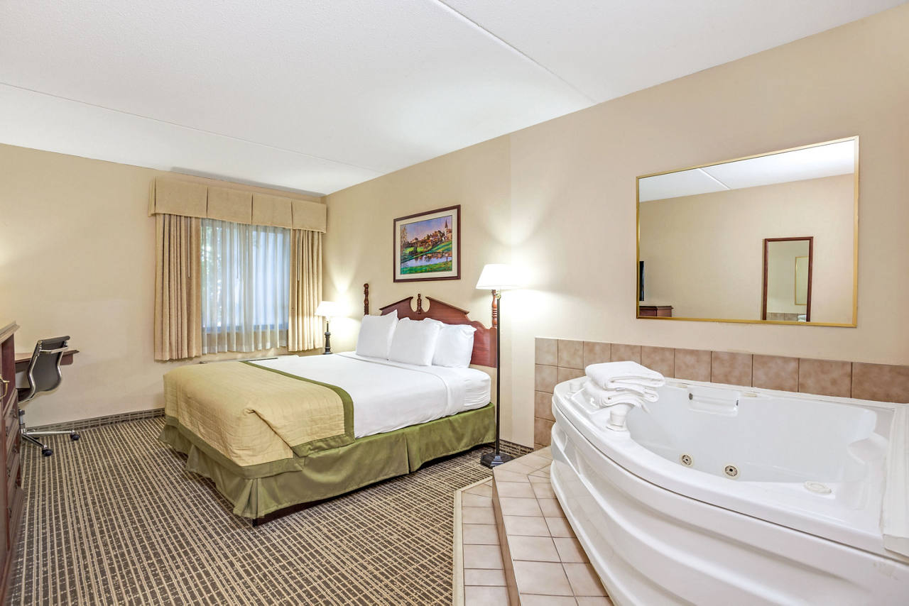 1 King Bed Jacuzzi Suite