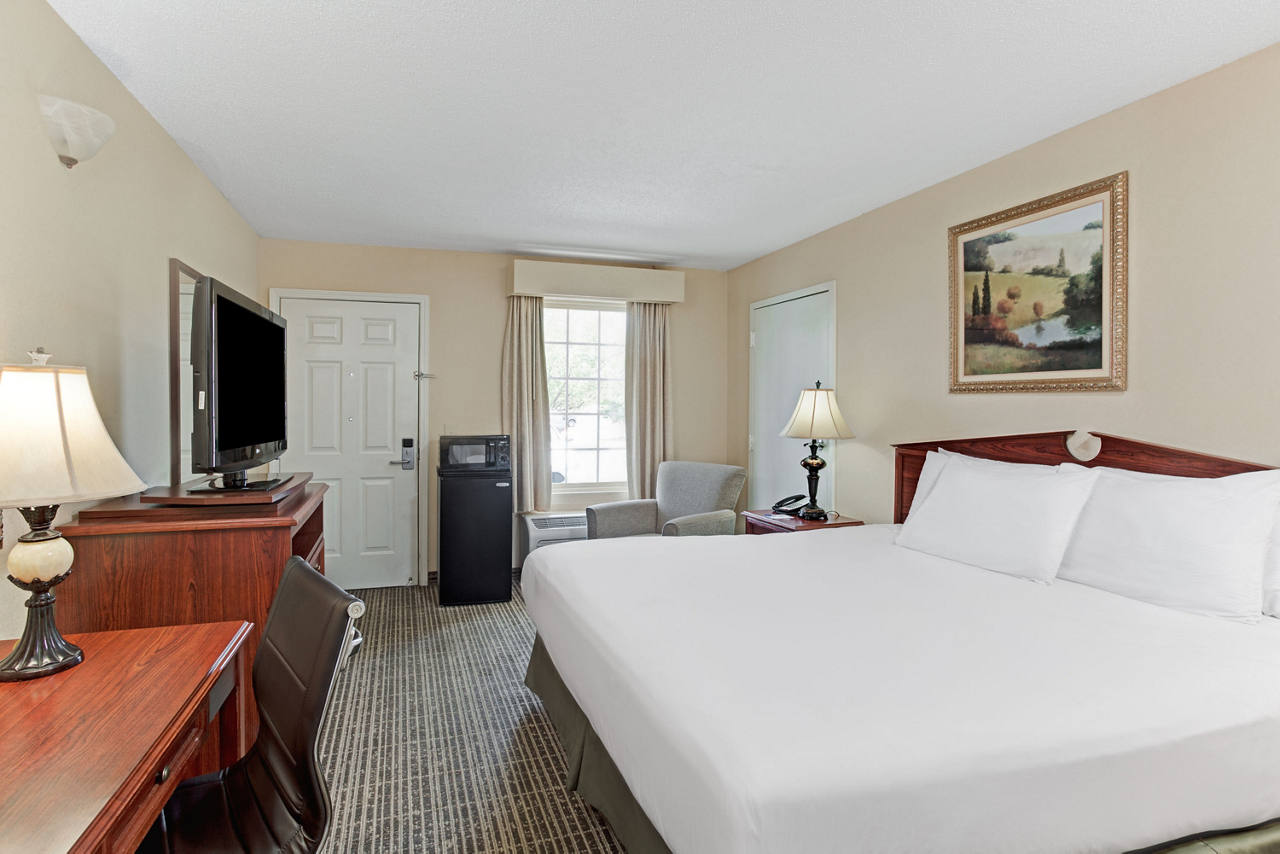 1 King Bed Room