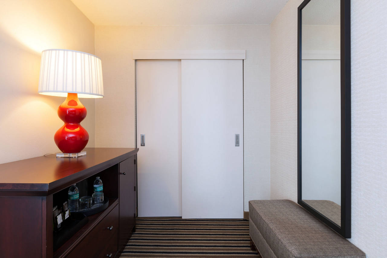 Deluxe King Guestroom Alcove