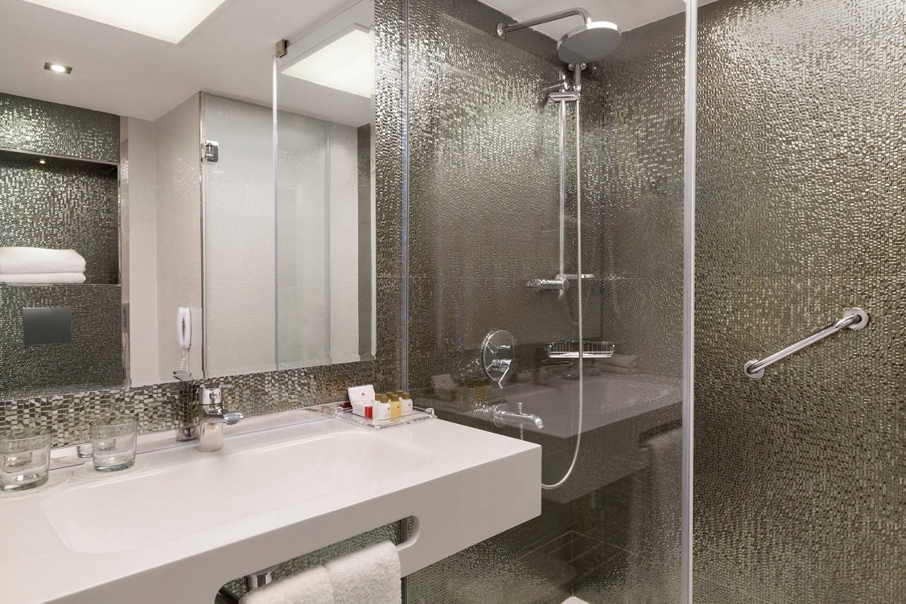 Deluxe bathroom