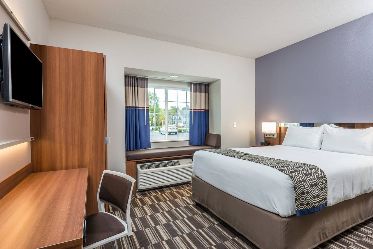 1 Queen Bed Room