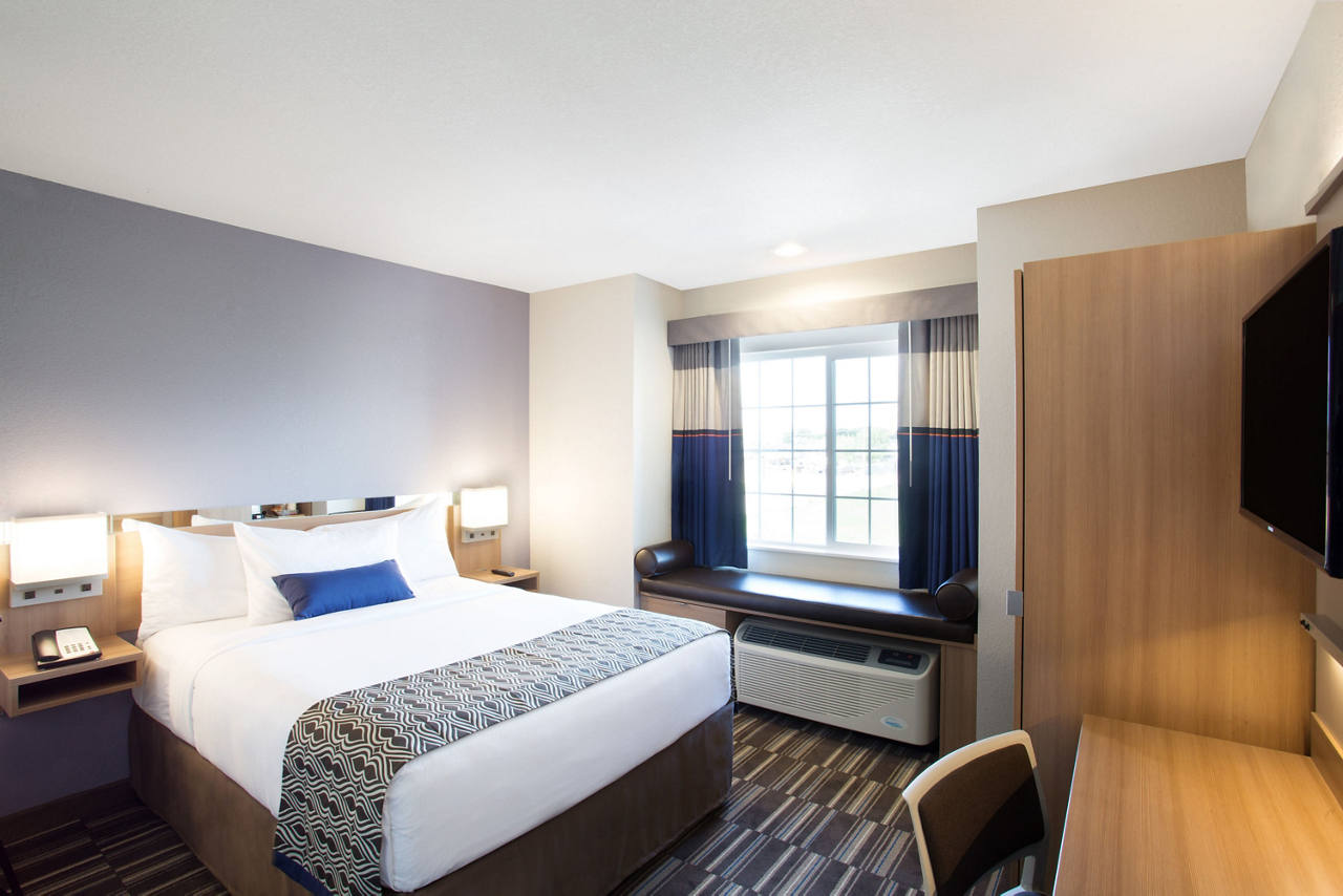 Spacious Guest Room with 1 Queen Bed