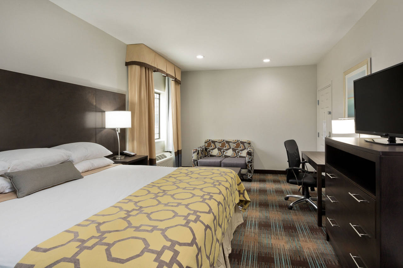 1 King Bed Room