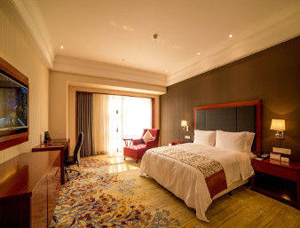 1 King Bed Room
