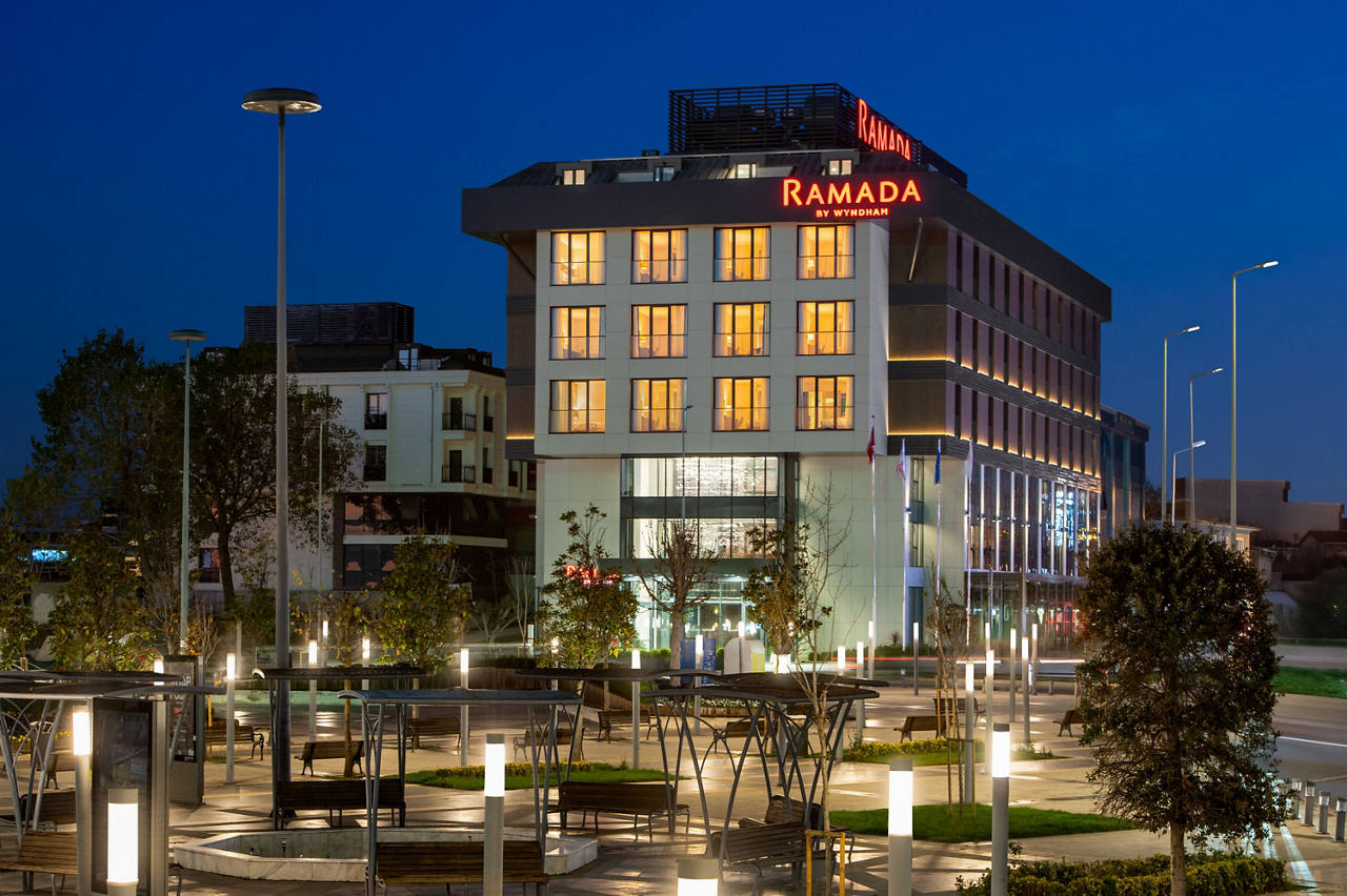 2025-12-09,  Istanbul,  Kivanc Sonmez,  Ramada by Wyndham Arnavutkoy,  Turkey,  Bench,  Building,  Car,  City,  Hotel,  Indoors,  Lighting,  Metropolis,  Neighborhood,  Office Building,  Path,  Restaurant,  Road,  Sidewalk,  Urban