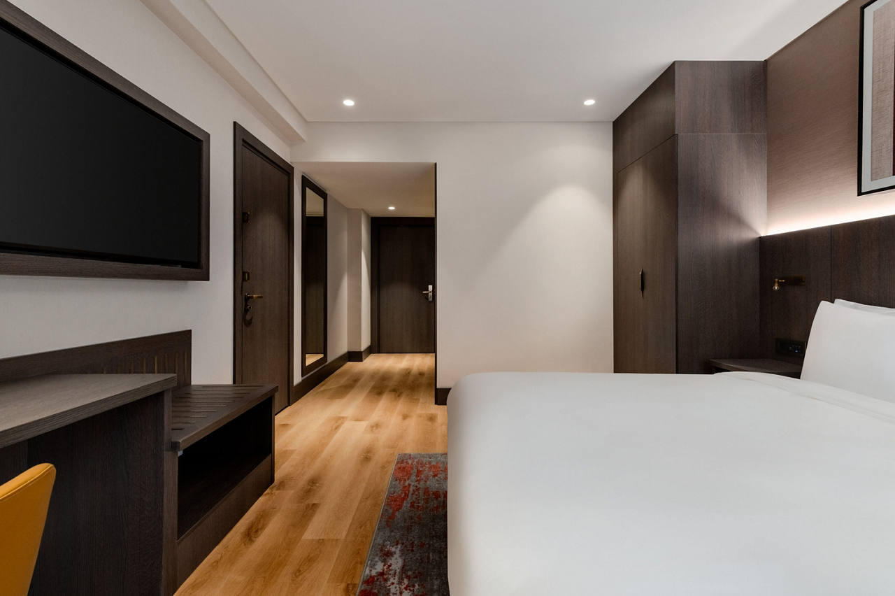 2025-12-09,  Istanbul,  Kivanc Sonmez,  Ramada by Wyndham Arnavutkoy,  Turkey,  Bed,  Computer Hardware,  Electronics,  Floor,  Flooring,  Furniture,  Hardware,  Hardwood,  Home Decor,  Indoors,  Interior Design,  Living Room,  Monitor,  Rug,  Screen,  TV,  Wood