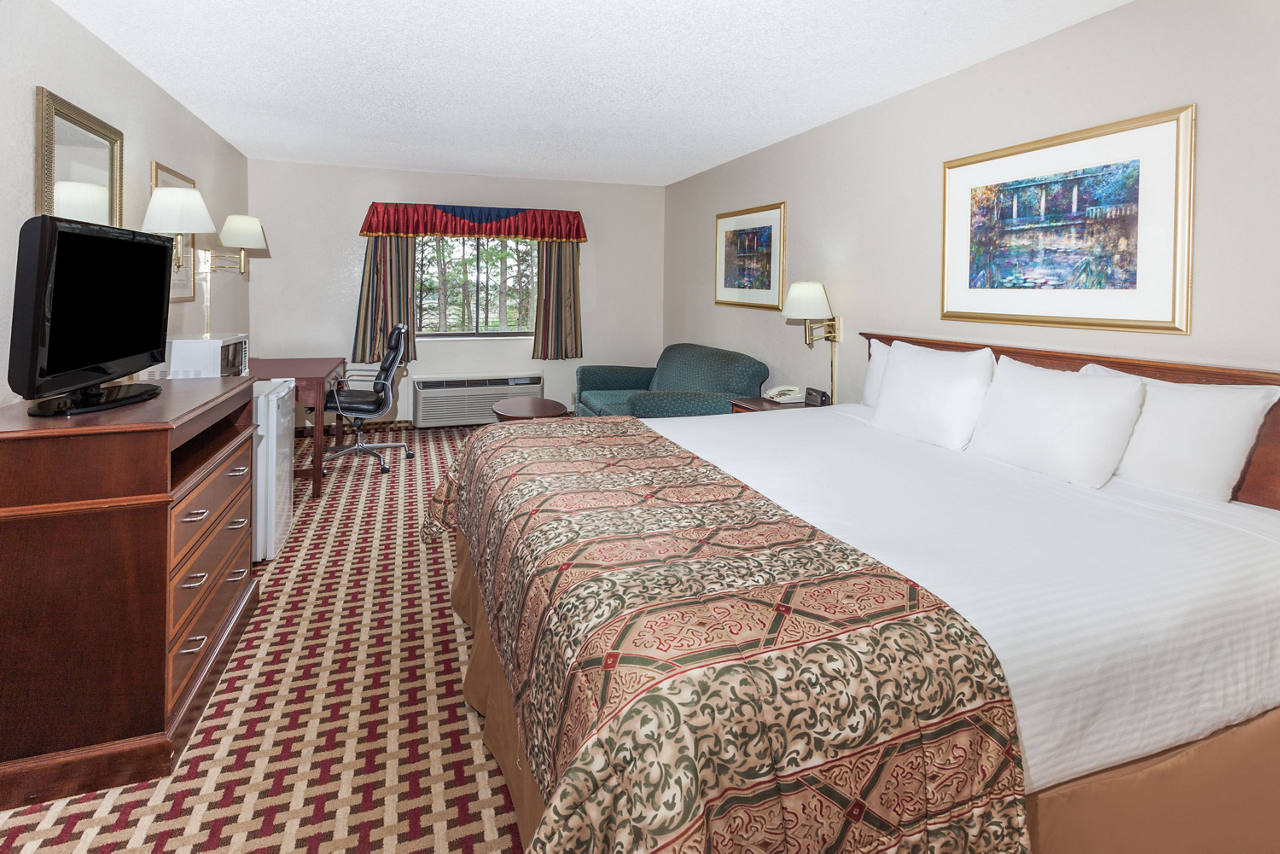 1 King Bed Room