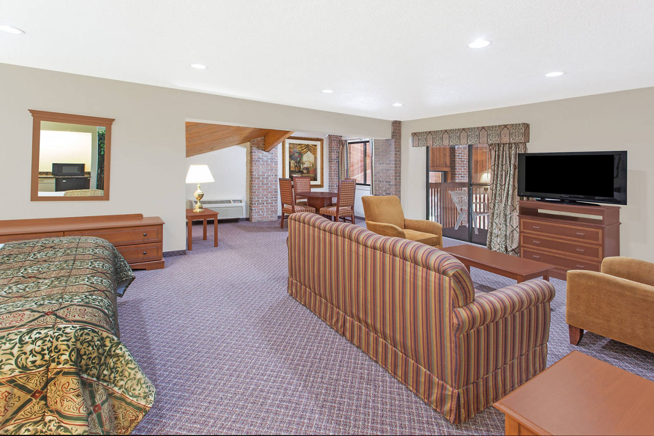 1 King Bed Suite